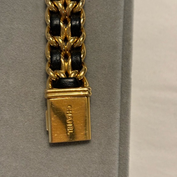 Chanel watch w/ lambskin bracelet - Picture 7 of 10